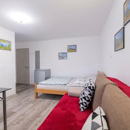Newly Renovated Studio With Air Conditioner & Free Parking ลูบลิยานา ภายนอก รูปภาพ