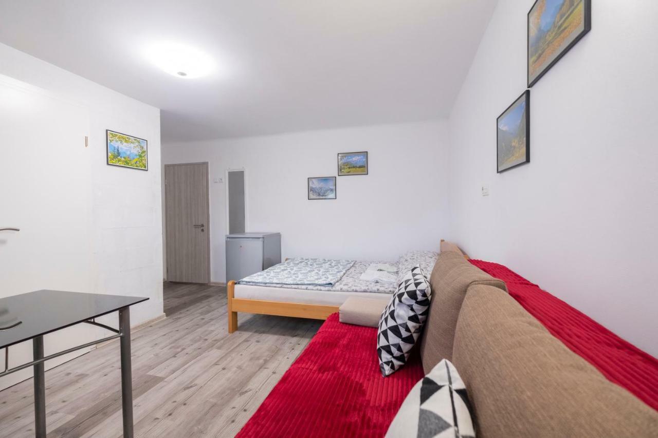 Newly Renovated Studio With Air Conditioner & Free Parking ลูบลิยานา ภายนอก รูปภาพ